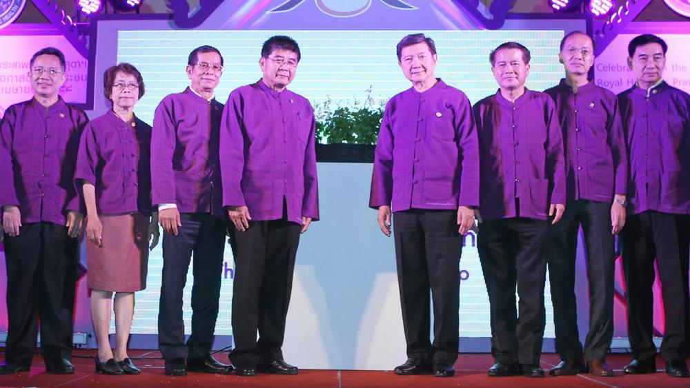 ทางเลือก ศ.นพ.ปิยะสกล สกลสัตยาทร รมว.สาธารณสุข เปิดงาน “มหกรรมสมุนไพรแห่งชาติ ครั้งที่ 12” จัดถึง-6 ก.ย. โดยมี นพ.ณรงค์ สหเมธาพัฒน์, ดร.นพ.ธวัชชัย กมลธรรม,นพ.อำนวย กาจีนะ และ นพ.กิตติศักดิ์ กลับดี มาร่วมงานด้วย ที่อิมแพ็ค เมืองทองธานี วันก่อน.