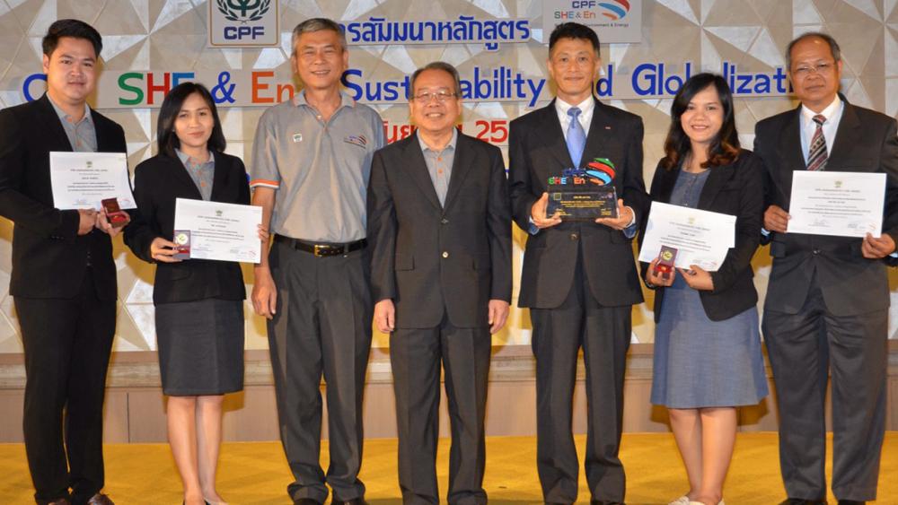 สัมมนา วีรชัย รัตนบานชื่น มอบรางวัลด้านความปลอดภัยขององค์กร พร้อมเปิดงานสัมมนา “CPF SHE&En Sustainability and Globalization” ให้บุคลากรของ CPF จาก 10 ประเทศทั่วโลก โดยมี สุชาติ วิริยะอาภา มาร่วมงานด้วย ที่โรงแรมแกรนด์ เมอร์เคียว ฟอร์จูน วันก่อน.