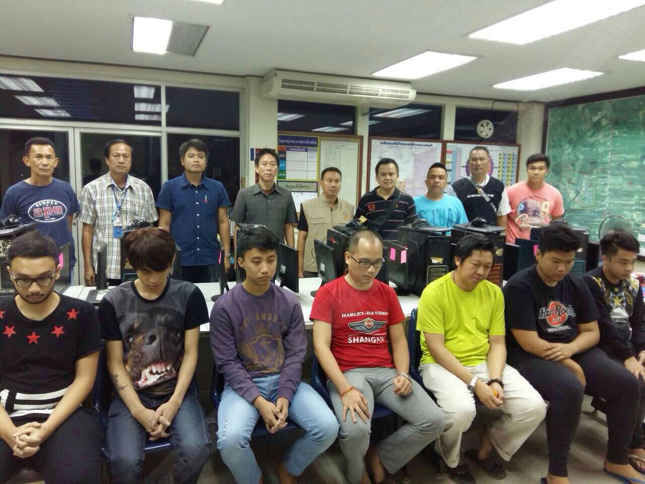 ตร.จับแก๊งชาวอินโดนีเซีย 7 คน เปิดบ่อนไพ่โป๊กเกอร์ออนไลน์ข้ามชาติ ซอยเคหะร่มเกล้า 64 แขวงคลองสองต้นนุ่น เขตลาดกระบัง กทม.