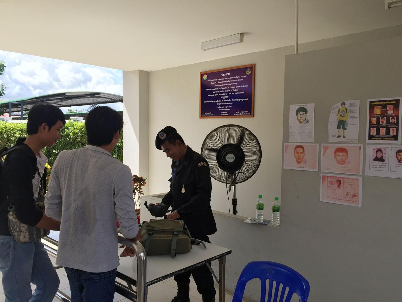 เจ้าหน้าที่ตรวจเข้มบริเวณจุดผ่านแดนถาวรบ้านคลองลึก