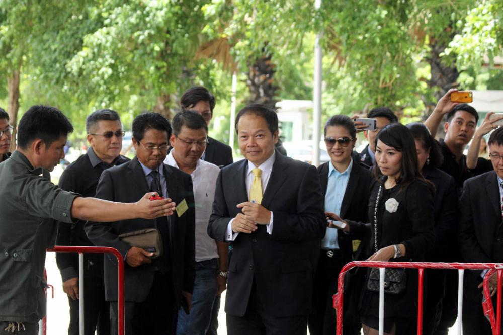 นายนพดล เดินทางมารับฟังคำพิพากษาที่ศาล