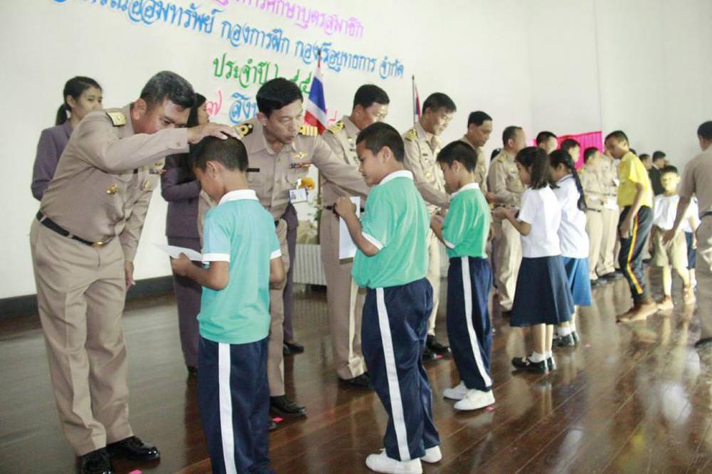 พลเรือตรี สุชา เคี่ยมทองคำ ผู้บัญชาการกองการฝึกกองเรือยุทธการ กองทัพเรือ เป็นประธานพิธีมอบทุนการศึกษาบุตรสมาชิกสหกรณ์ออมทรัพย์ กฟร.จำกัด วงเงินกว่า 2 ล้าน