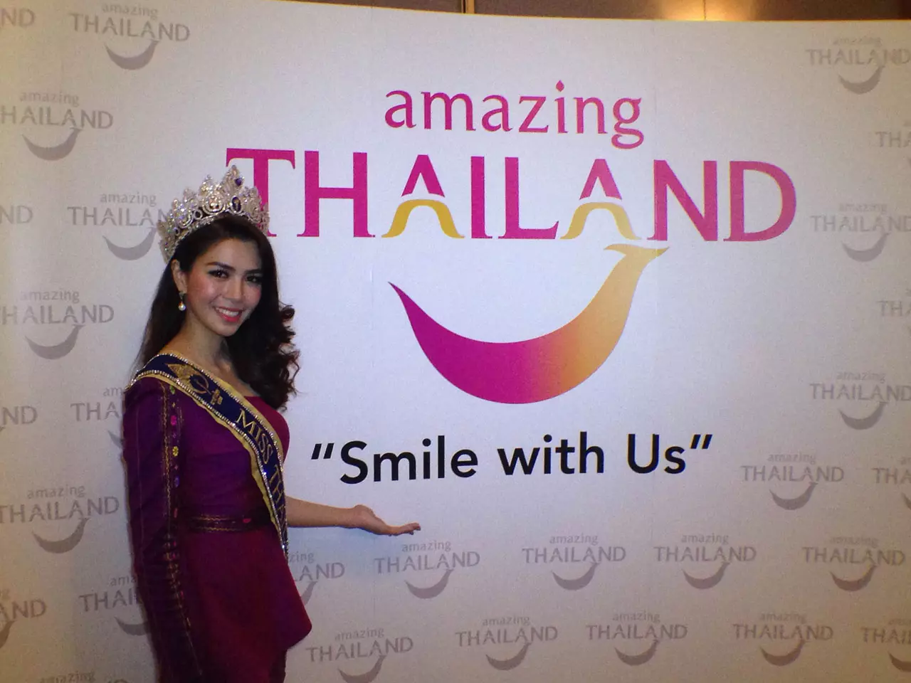 'นางสาวไทย' ร่วมโปรโมทโลโก้ใหม่ ททท. ชู 'รอยยิ้ม' ที่ซิดนีย์