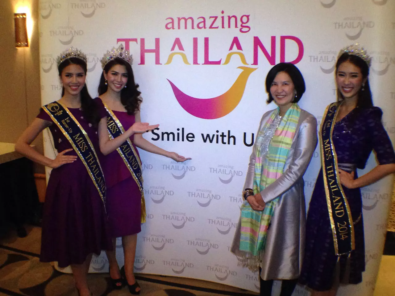 'นางสาวไทย' ร่วมโปรโมทโลโก้ใหม่ ททท. ชู 'รอยยิ้ม' ที่ซิดนีย์