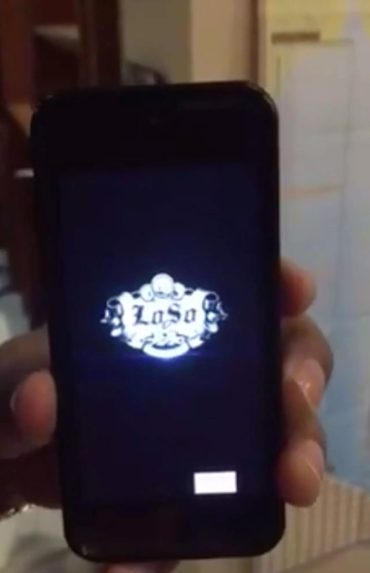 งานนี้ไม่มีโม้! จัดเต็มทั้งสเปกและราคา 'ใจสั่งมา' มือถือรุ่นแรกเสก โลโซ?