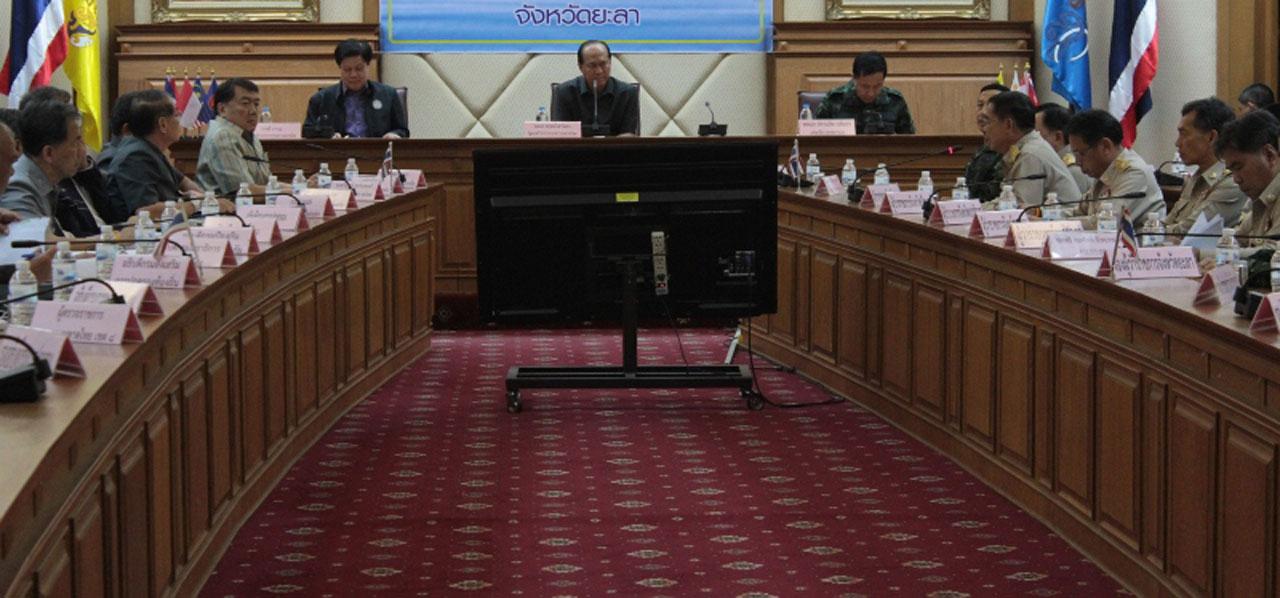 พล.อ.อนุพงษ์ เป็นประธานในการประชุมติดตามสถานการณ์และรับฟังการปฏิบัติงานของเจ้าหน้าที่ในพื้นที่ในห้วงที่ผ่านมา