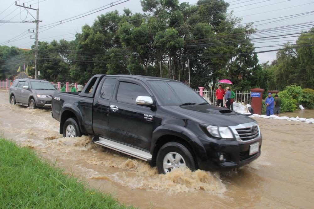 ทุกถนนมีแต่น้ำ