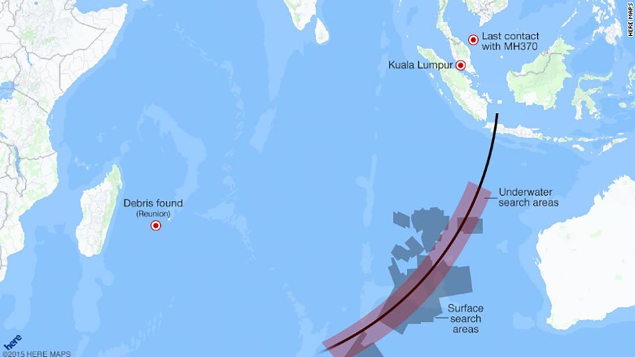 แผนที่ระบุพื้นที่ค้นหาเอ็มเอช 370 ในมหาสมุทรอินเดีย โดยกรอบดำคือการค้นหาบนผิวน้ำ ขณะที่เส้นสีแดงคือจุดค้นหาใต้ทะเล (ภาพ: HERE MAPS/CNN)