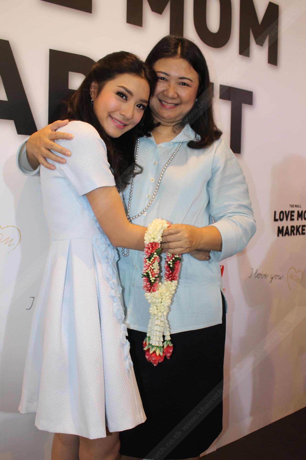 หนูรักแม่นะคะ