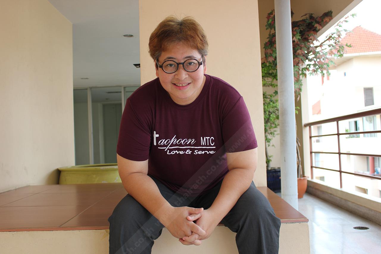 โชคดีที่มีคนรอบข้างคอยช่วยเหลือ เธอจึงมีรอยยิ้มแบบนี้