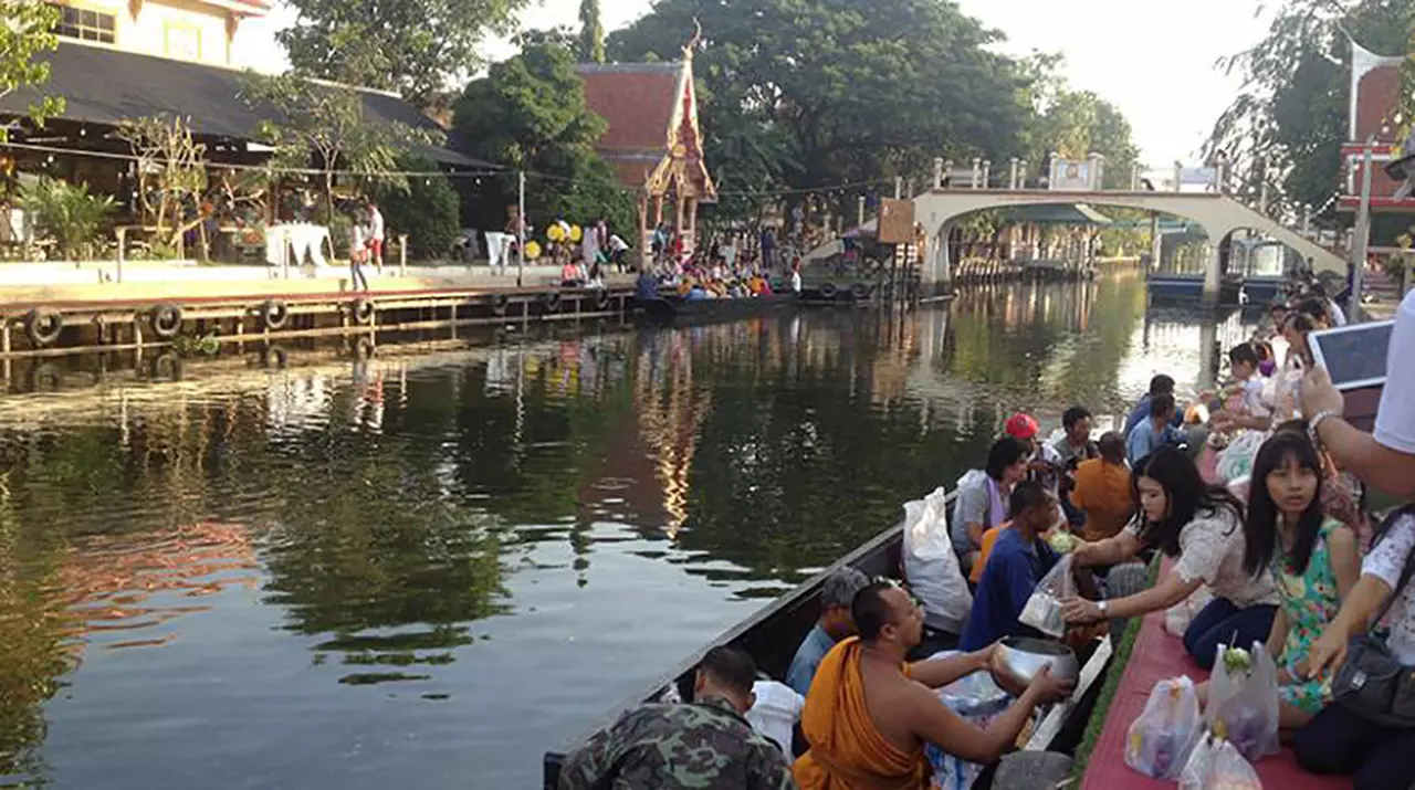 อกหักอย่าไป! 5 สถานที่ เห็นแล้วยิ่งเศร้า สะกิดแผลใจเจ็บแปลบ!
