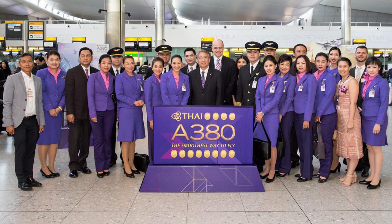 เปิดตัว วิชญ์ กิจจาทร ผจก.การบินไทย สนง.ลอนดอน อังกฤษ เชิญ กิตติพงษ์ ณ ระนอง ออท. ณ กรุงลอนดอน เป็นประธานเปิดตัว แอร์บัส 380 บินสู่ลอนดอนเพื่อขยายตลาดเพิ่มขึ้น มี กฤตพล ฉันทฤทธานนท์ ไปร่วมด้วย.