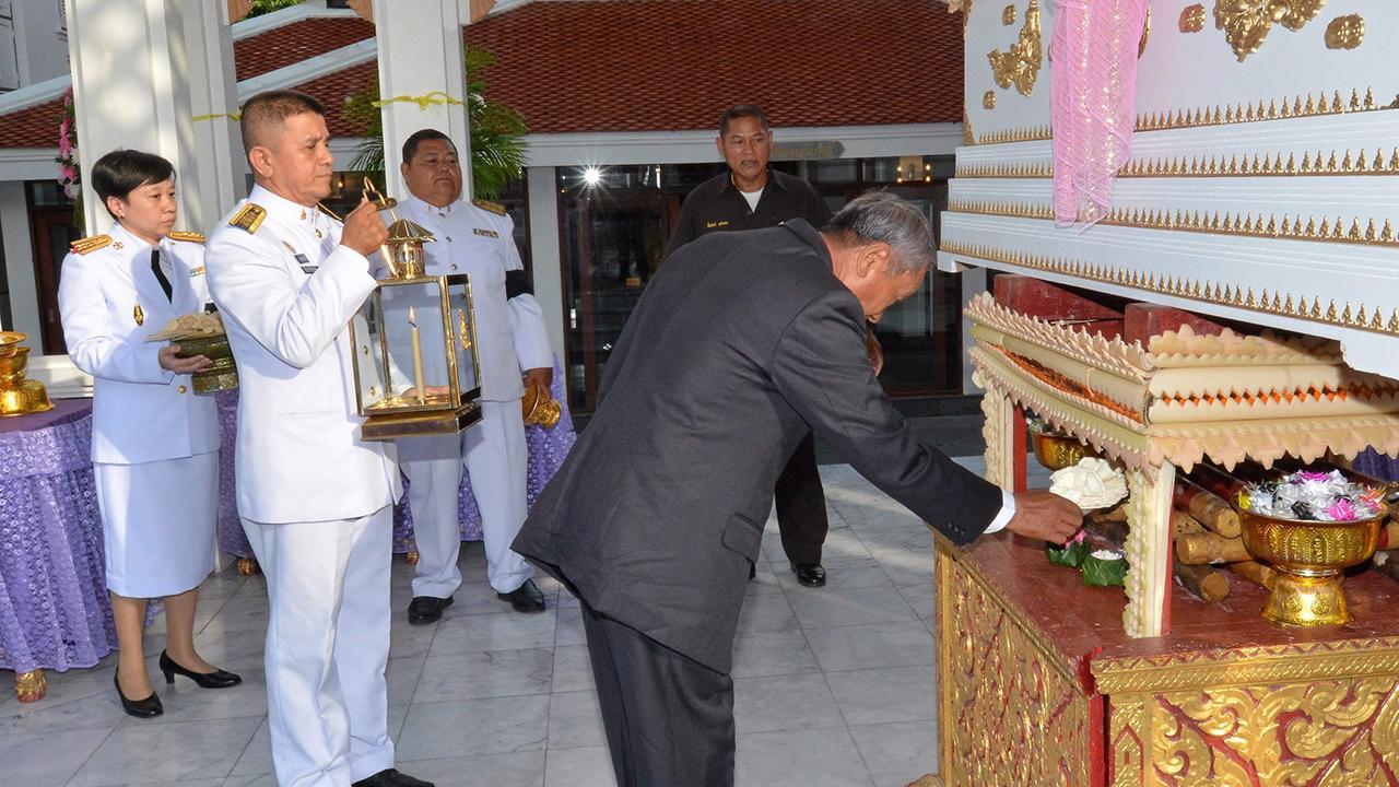 สู่สุคติ พล.อ.เผด็จ วัฒนะภูติ อดีตที่ปรึกษาพิเศษกองทัพบก เป็นประธานในพิธีพระราชทานเพลิงศพ วิวรรณ ไสวแสนยากร น้องสาว อุษา มหินทรเทพ, วรรณา ไสวแสนยากร, พ.ต.อ.โกวิท ไสวแสนยากร และเป็นพี่สาวของ ธนากร ไสวแสนยากร ที่วัดมกุฏกษัตริยาราม วันก่อน.
