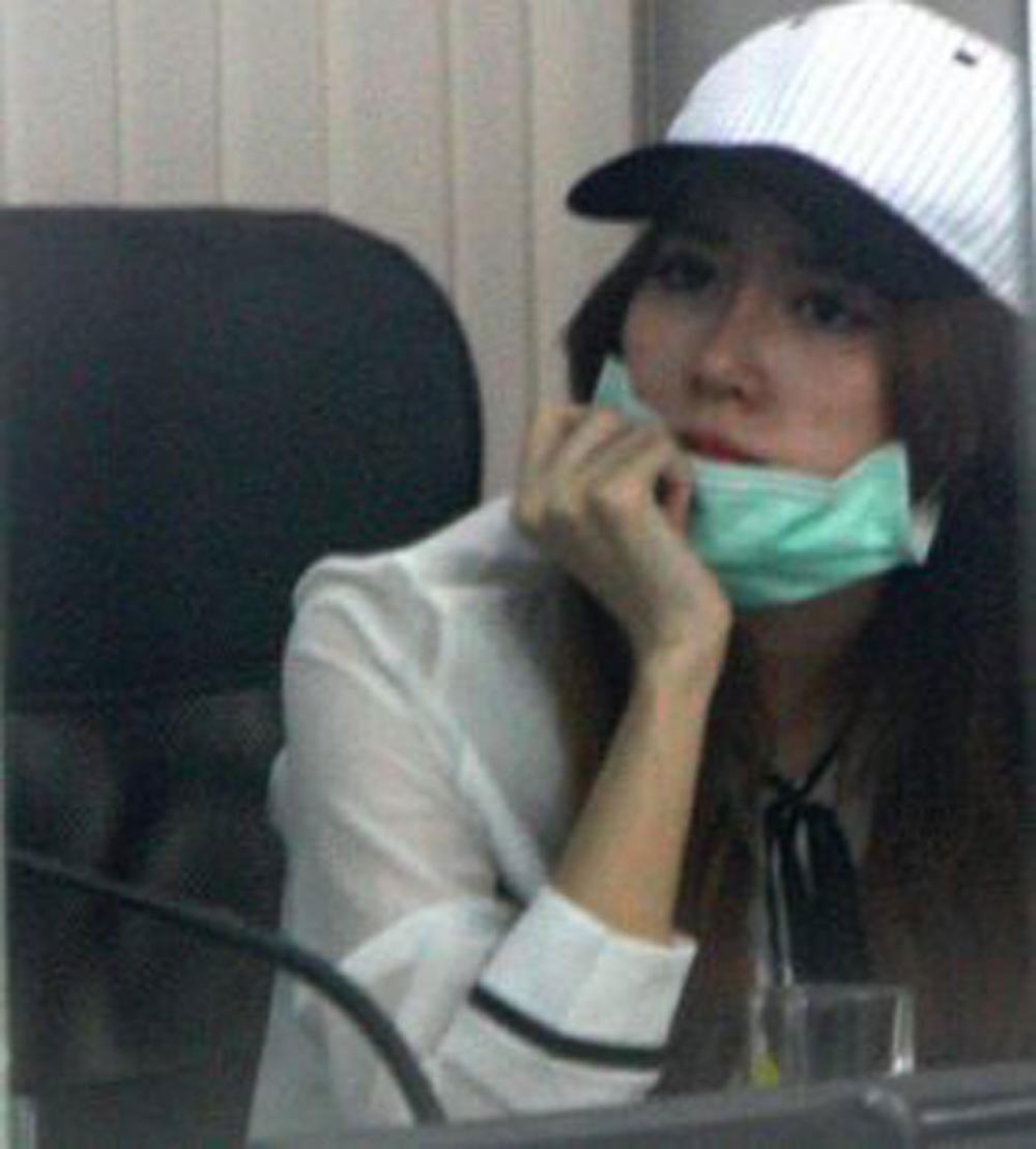 น.ส.กัญฐณา พริตตี้สาวคนสนิทเสี่ยชูวงษ์ เข้าให้ปากคำที่กองปราบปราม