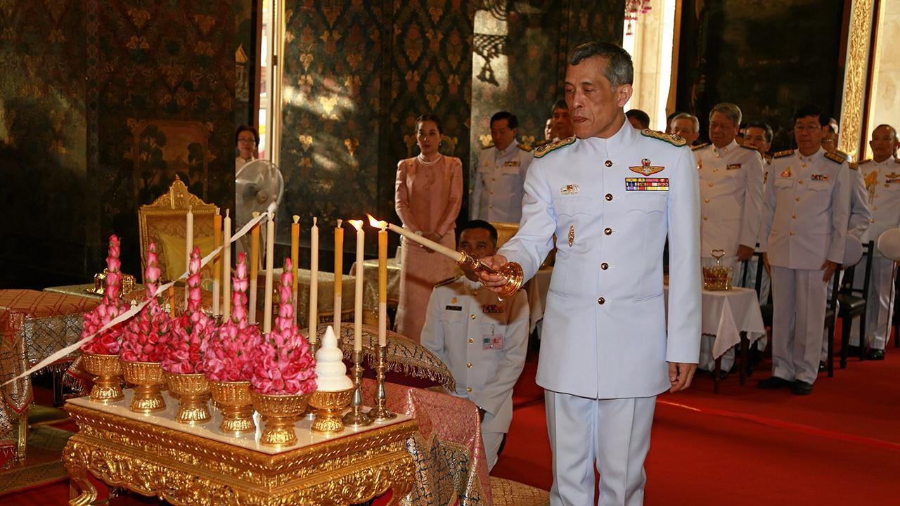 สมเด็จพระบรมโอรสาธิราชฯ สยามมกุฎราชกุมาร เสด็จพระราชดำเนินแทนพระองค์ พร้อมด้วย พระเจ้าหลานเธอ พระองค์เจ้าพัชรกิติยาภา ไปในการ ทรงบำเพ็ญพระราชกุศลเนื่องในเทศกาลเข้าพรรษา ณ วัดบวรนิเวศวิหาร วันก่อน.