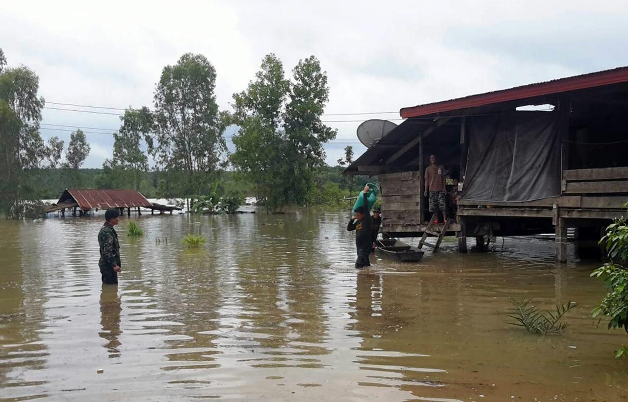 บึงกาฬ วิกฤติหนัก ถนนทางหลวงชนบท หมายเลข 4001 เริ่มท่วมสูง