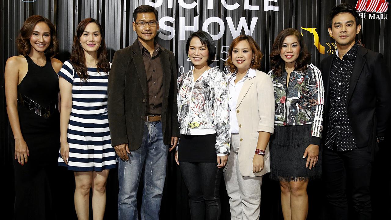 ฮิตที่สุด จิราณี พูนนายม และ ดวงตา พงษ์วิไลย์ เปิด “The Mall Bicycle Show 2015” งานรวบรวมจักรยานแบรนด์ชั้นนำพร้อมอะไหล่และอุปกรณ์ในราคาพิเศษ จัดถึง 5 ส.ค. โดยมี กฤษฎา อุตต โมทย์, ปฏิภาณ ปฐวีกานต์ และ เจนสุดา ปานโต มาร่วมงานด้วย ที่เดอะมอลล์ บางแค วันก่อน.