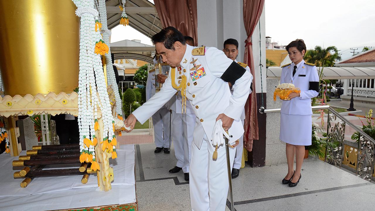 ปลายทางชีวิต พล.อ.ชัยณรงค์ หนุนภักดี อดีตรอง ผบ.สส.เป็นประธานในพิธีพระราชทานเพลิงศพ พล.อ.ยรรยง ว่องวิทย์ อดีตผู้ทรงคุณวุฒิพิเศษ กองบัญชาการทหารสูงสุด สามี กรองทอง ว่องวิทย์ และเป็นบิดาของ รุ่งลักษณ์ ว่องวิทย์ กับ ยศจิรา ว่องวิทย์ ที่วัดพระศรีมหาธาตุ วันก่อน.