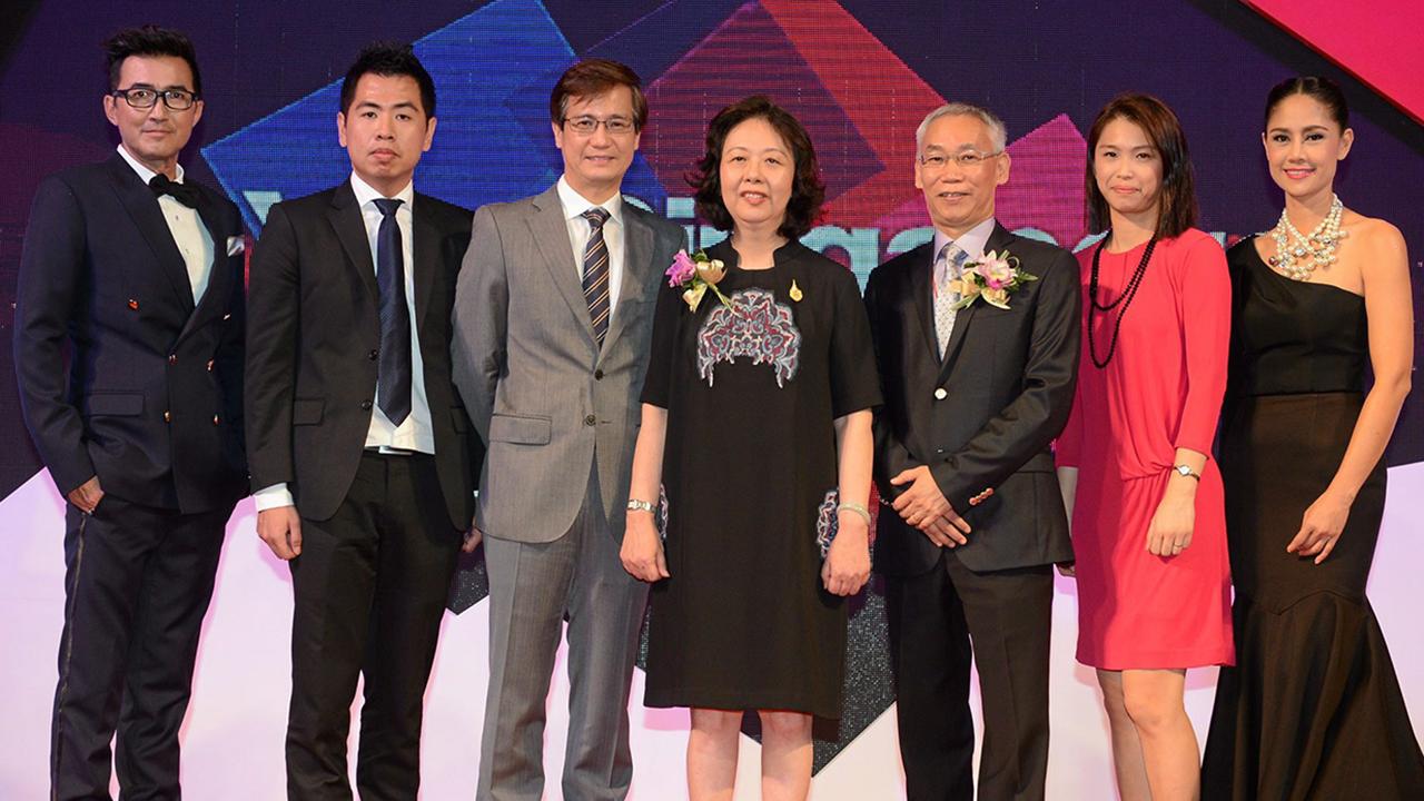 ห้าสิบปี ฉั่ว ซิ่ว ซาน ทูตสิงคโปร์ และ เหลียง ยู เคียง ผู้บริหารระดับสูงการท่องเที่ยวสิงคโปร์ จัดงาน “สิงคโปร์ เฟสติวัล” เพื่อเฉลิมฉลองสิงคโปร์ครบรอบ 50 ปีและความสัมพันธ์ 50 ปี ไทย-สิงคโปร์ โดยมี เอดเวิร์ด โค และ ฉัตรชัย–สินจัย เปล่งพานิช มาร่วมงานด้วย ที่เซ็นทรัลเวิลด์ วันก่อน.