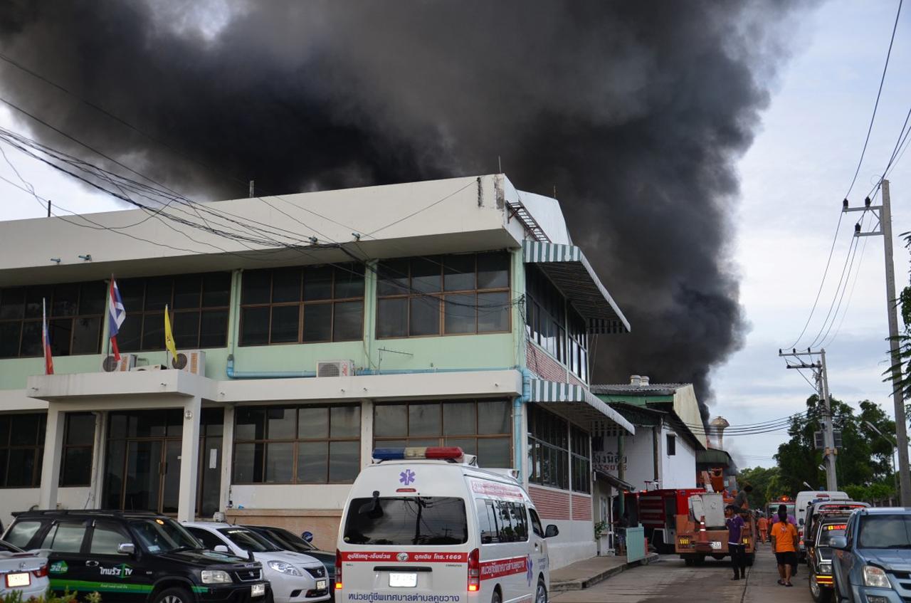 ไฟไหม้ โรงงานผลิตไม้กอล์ฟ ย่านลาดหลุมแก้ว ปทุมธานี 