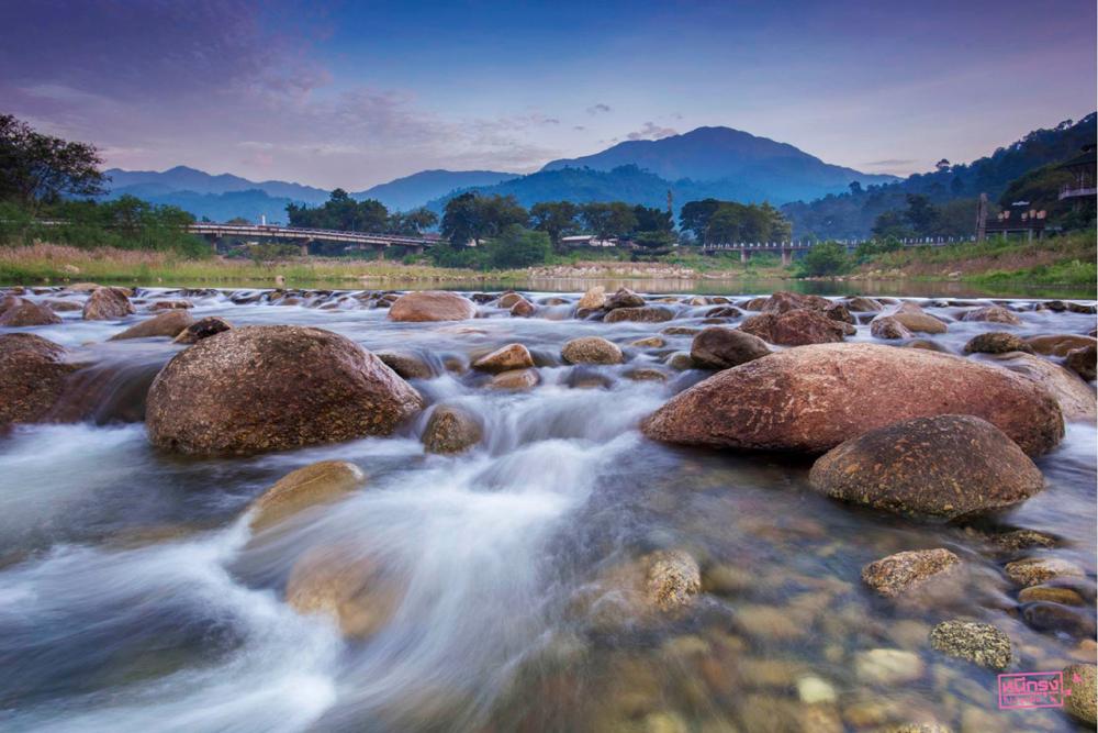 วิวแม่น้ำสวยที่สุด อากาศดีที่สุด ต้องมาชมที่คีรีวง