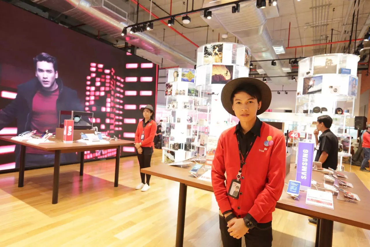 แปลงโฉมช็อปหรู 'True Smart Store' เน้นบริการเร็ว ไม่ให้ลูกค้ารอ!