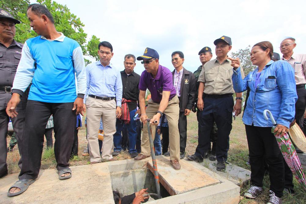 นายยุทธนา วิริยะกิตติ ผวจ.ศรีสะเกษ เปิดประตูส่งน้ำชลประทาน