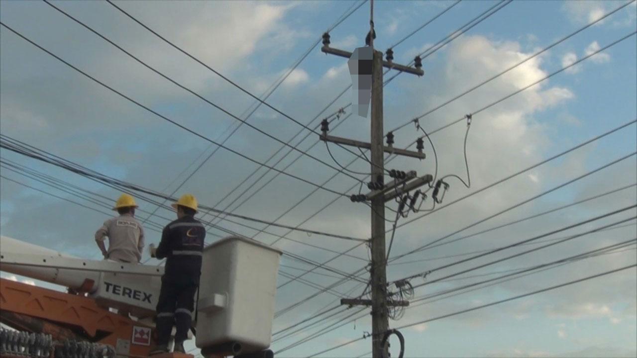 หนุ่มนิรนามบอกจะผูกคอตาย แต่ถูกไฟฟ้าช็อตดับแทน