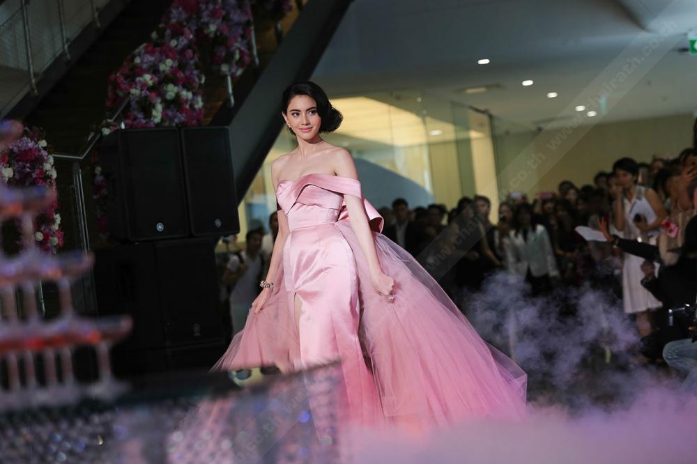 สวยจริงๆ ผู้หญิงคนนี้