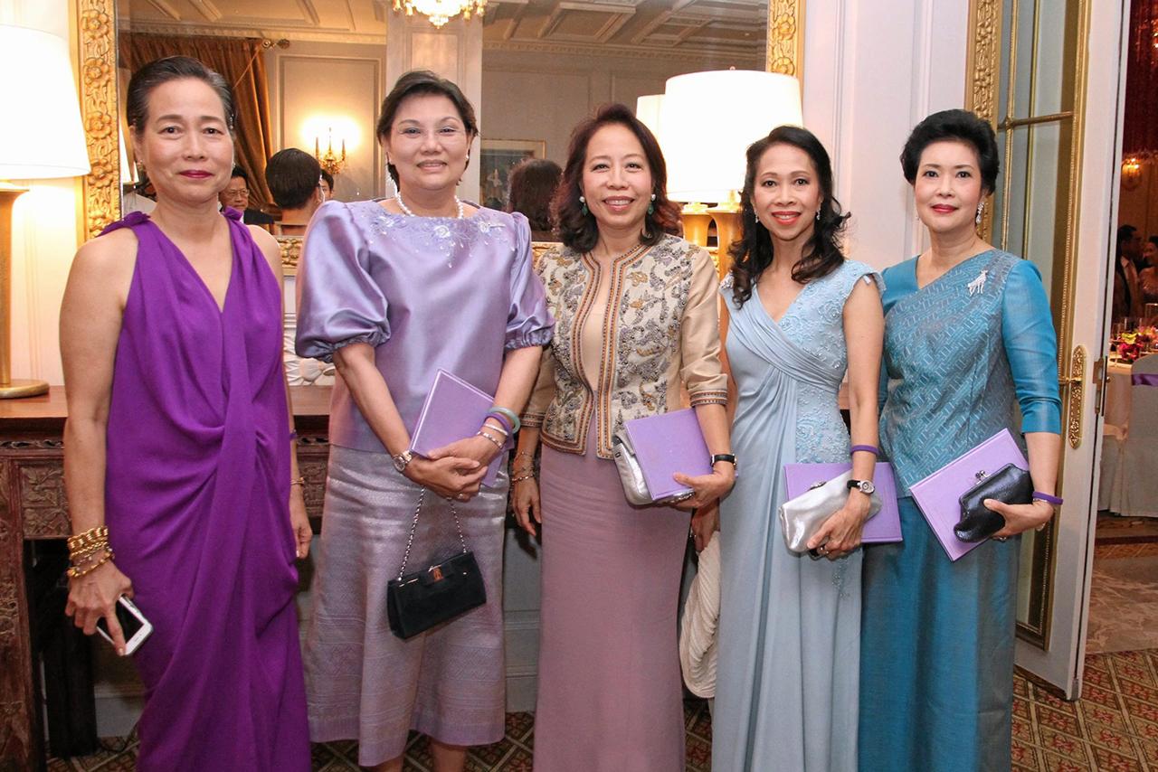 วัลลิยา ปังศรีวงศ์, คุณหญิงอารยา พิบูลนครินทร์, พาสินี ลิ่มอติบูลย์, เกตุวลี นภาศัพท์ และพัชรดา ซอโสตถิกุล.