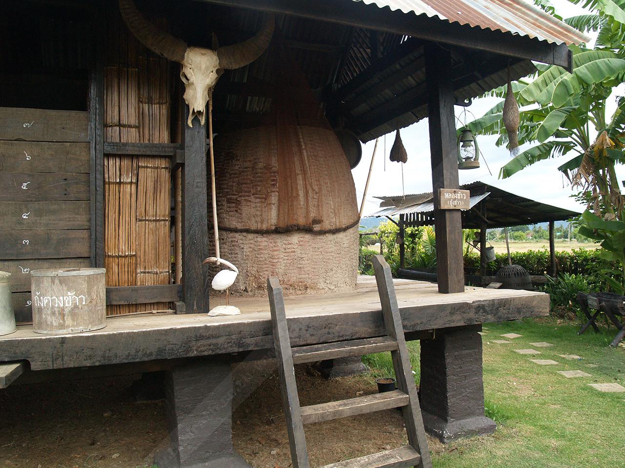 หลองข้าวหรือยุ้งข้าวสมัยโบราณ