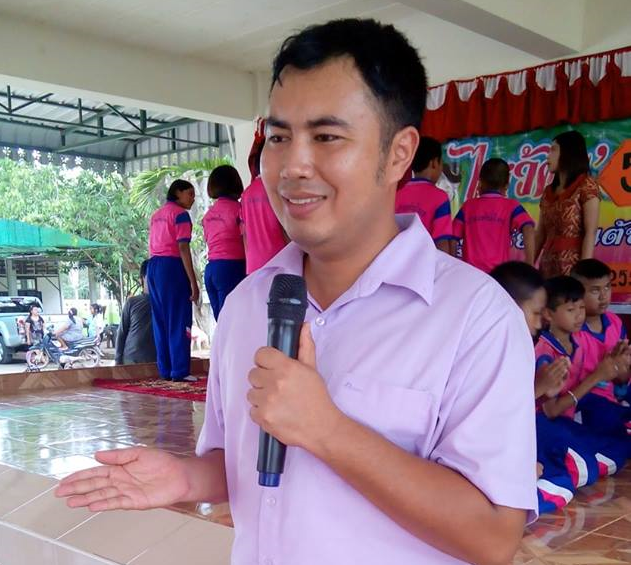 ครูเจษฎาภรณ์ แสงสุวรรณ์ ครูภาษาไทย แห่งโรงเรียนบ้านต้นไทร