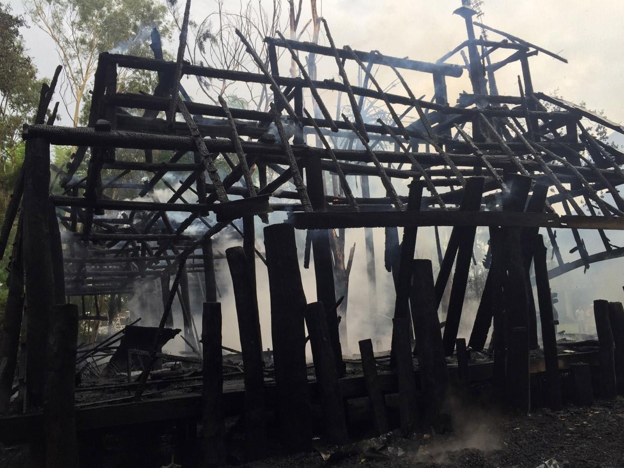 ศาลาคำ ถูกไฟเผาวอดทั้งหลัง