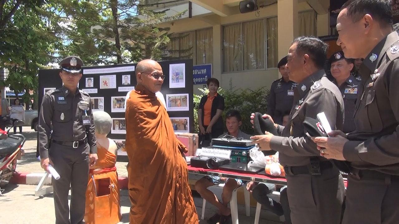 พระลูกวัด วัดสีตะวนาราม เดินทางมาดูของกลาง ที่ถูกขโมยไปจากวัด