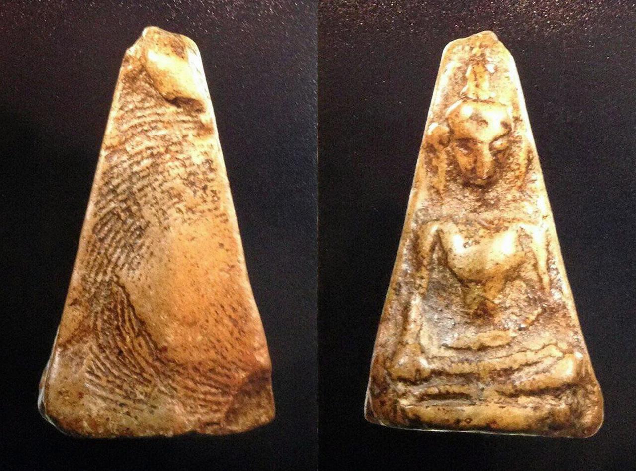 พระผงสุพรรณ หน้าแก่ กรุวัดพระศรีรัตนมหาธาตุ ของชัยพร กิจตระกูลชัย ห้างทองตำหนักทอง 5.