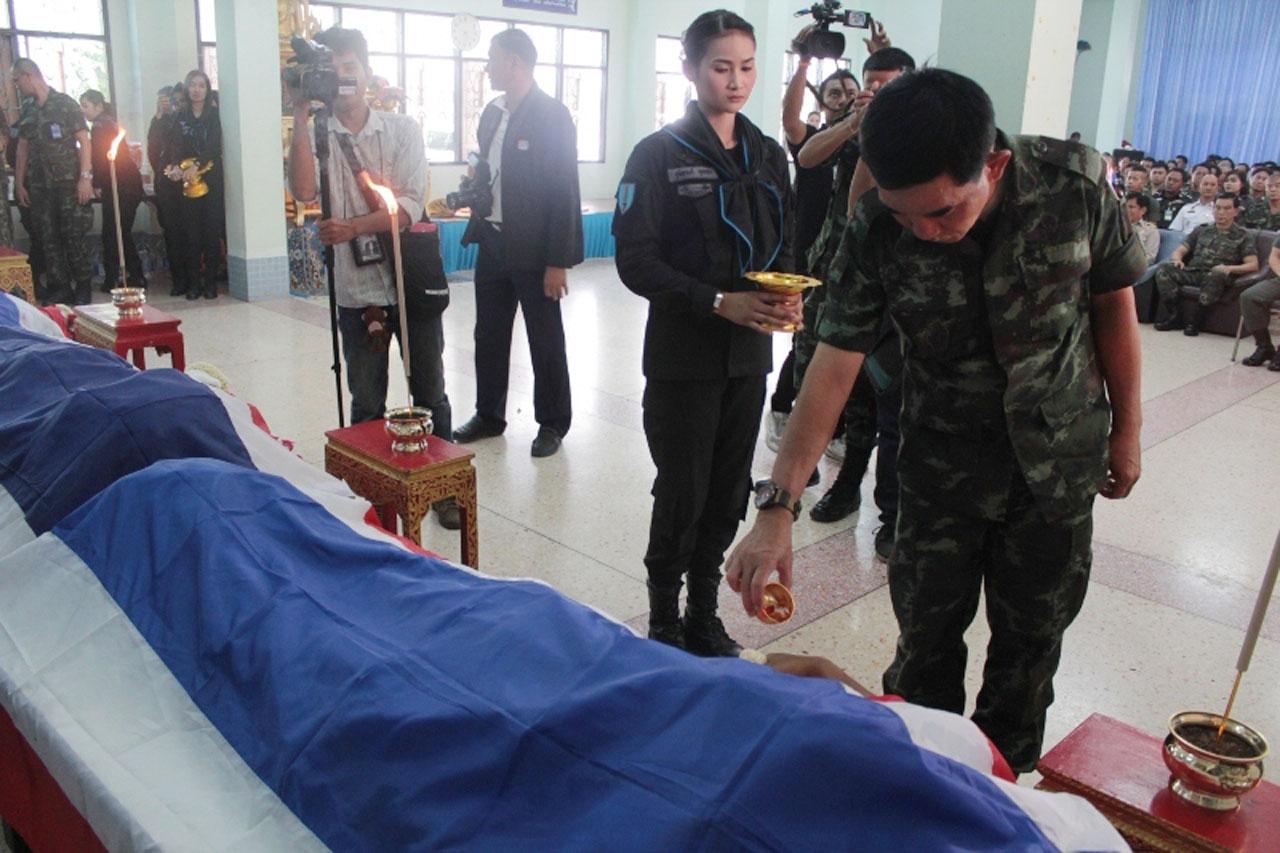 ร่วมรดน้ำศพ