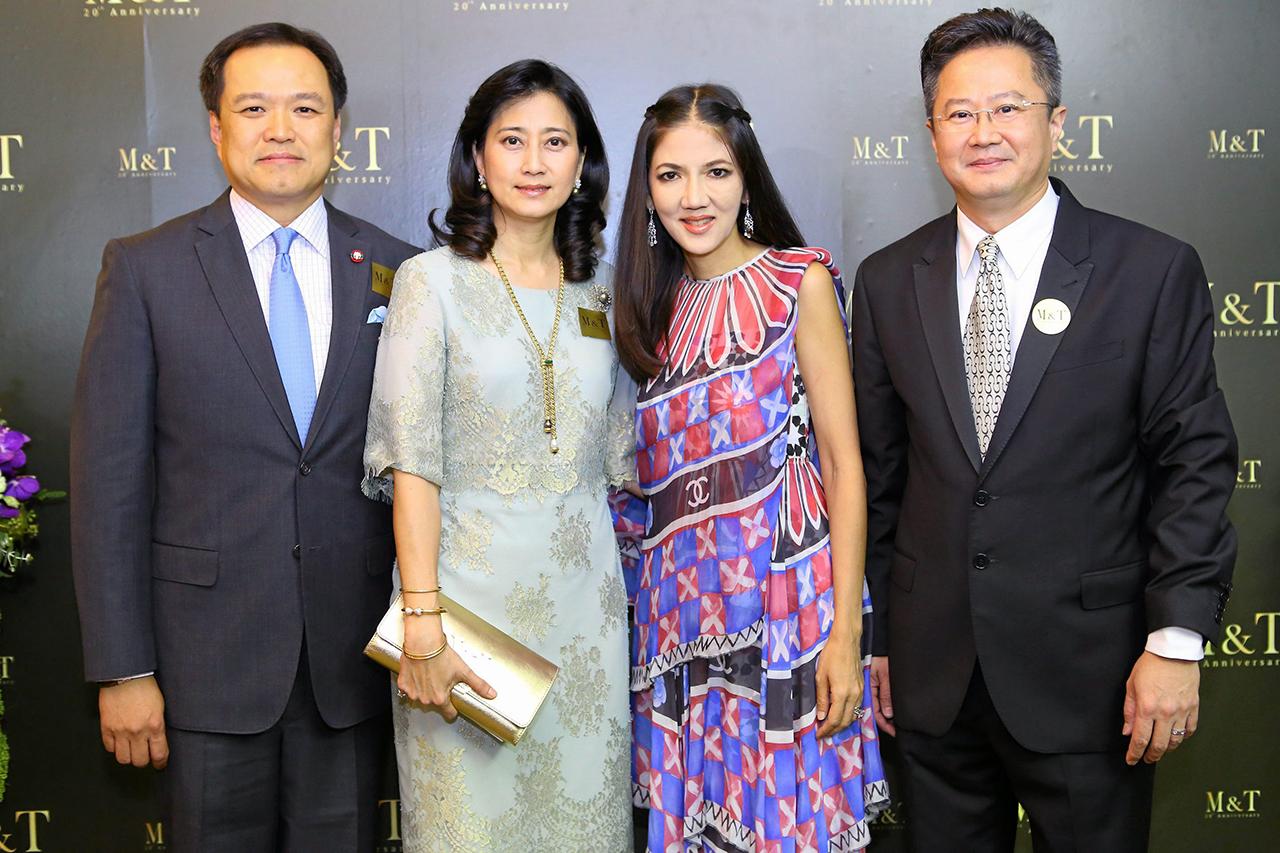 ครอบครัว “อนุทิน–ศศิธร–เศรณี ชาญวีรกูล” และรมมีย์ เธียร์ประสิทธิ์ มาร่วมยินดีด้วย.