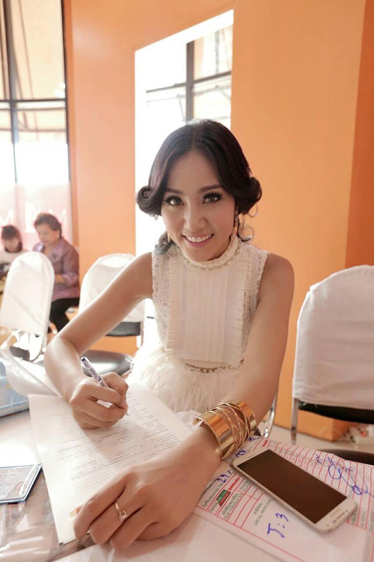 หนึ่งในผู้สมัครประกวดมิสยูนิเวิร์สไทยแลนด์ 2015