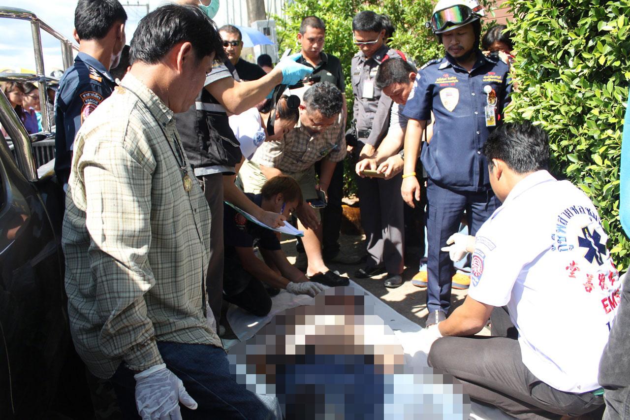 ฆ่าโหด! ทุบหัวเสี่ยสวนยางฯ ชุมพร ยัดรถกระบะ ชิงทรัพย์สร้อยคอทองคำ เงินสด
พระเลี่ยมทองมูลค่า นับแสนบาท