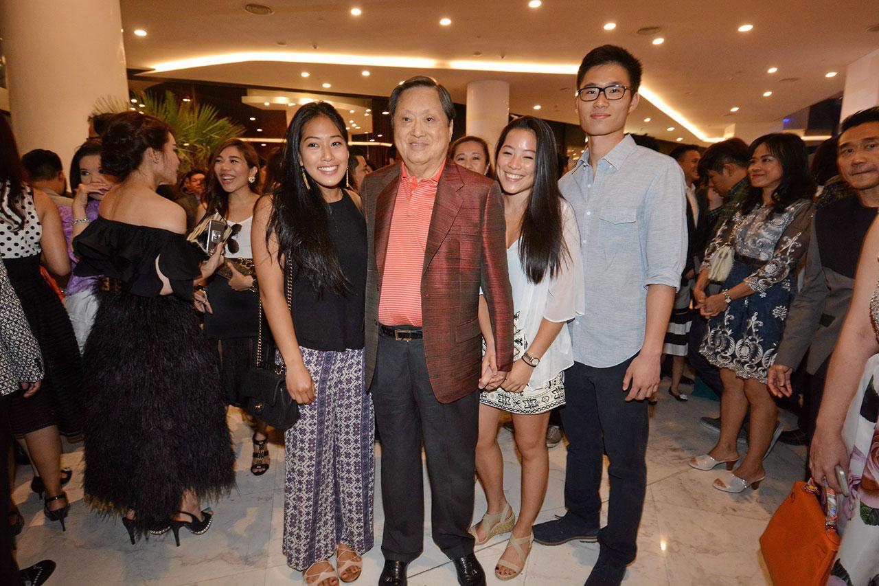 เจ้าสัวชาตรี โสภณพนิช ชวนหลานๆ มาชมความยิ่งใหญ่.