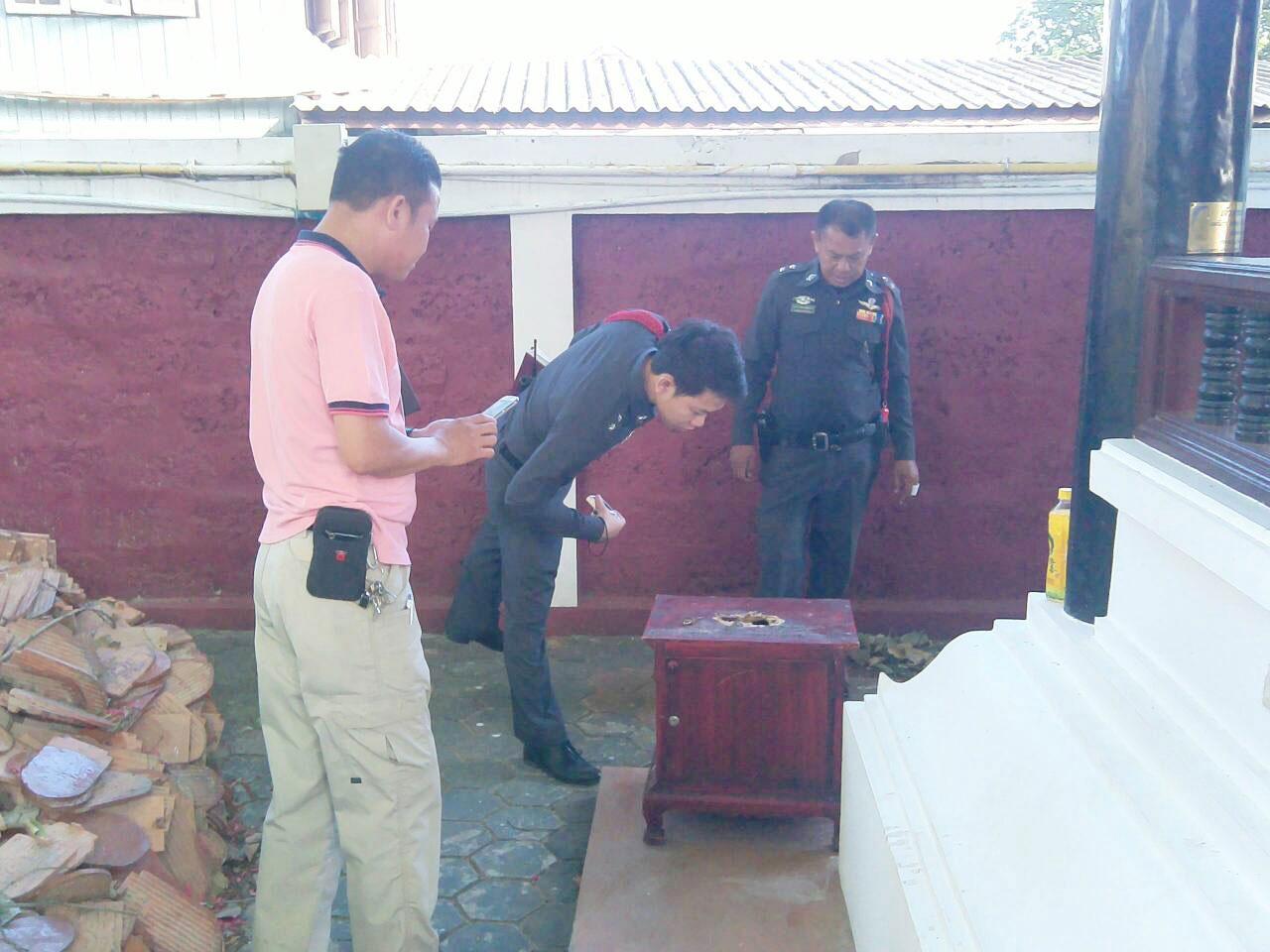 จนท.เก็บลายนิ้วมือแฝง ที่ตู้บริจาคภายในศาลเจ้าพ่อแสนหลวง