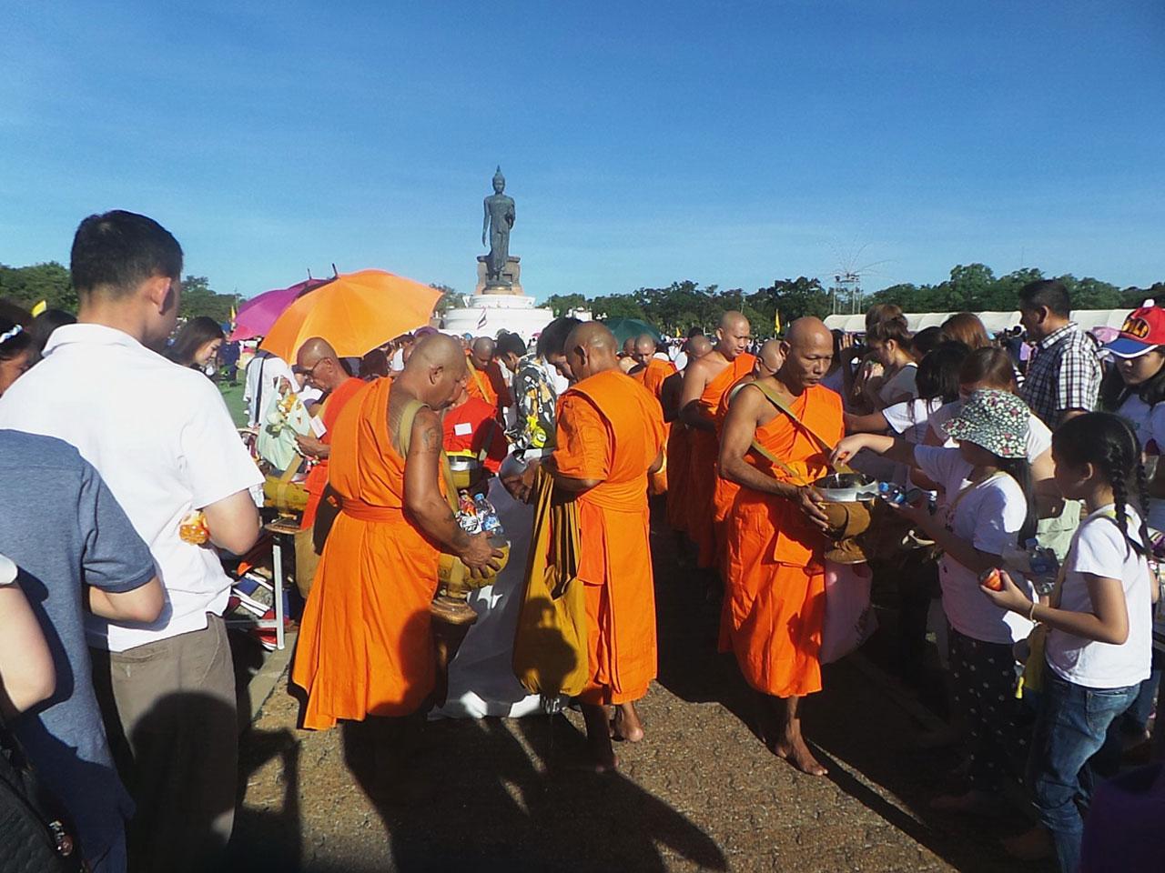 งานทำบุญ ที่บริเวณ พุทธมณฑล อ.ศาลายา จ.นครปฐม