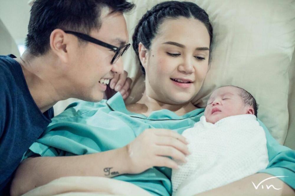 สามคน พ่อ แม่ ลูก