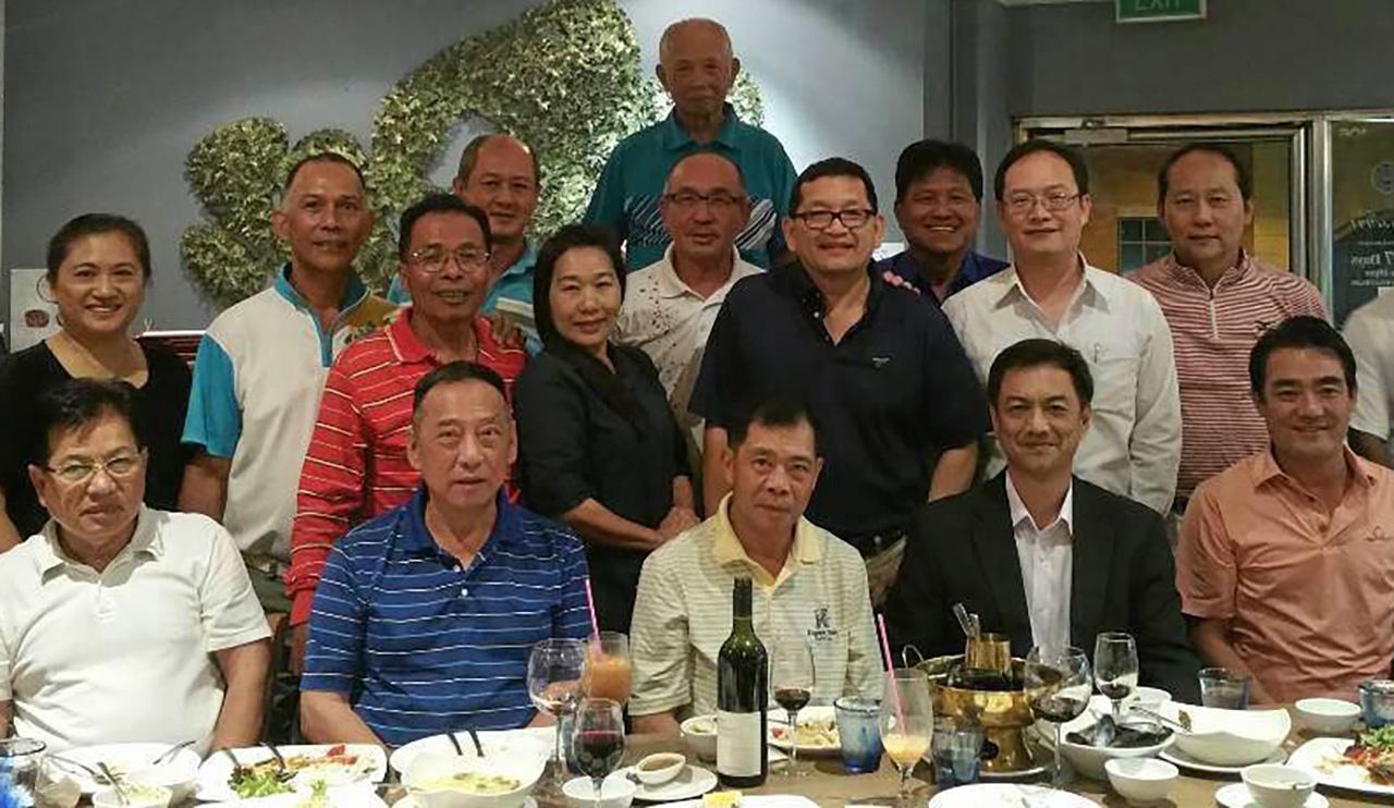 ต้อนรับอบอุ่น กล้วย สุทธิพงศ์ นายกสมาคมกอล์ฟไทยแห่งออสเตรเลีย เลี้ยงต้อนรับ บัณฑิต โสตถิิพลาฤทธิ์, พีรวัช สุวรรณประเทศ ออท.ประจำกระทรวง และ ณัฐพล ขันธหิรัญ ผอ.สำนักบุคคล กต.ไปตรวจงาน ที่ร้านเกษรไทย ซิดนีย์.