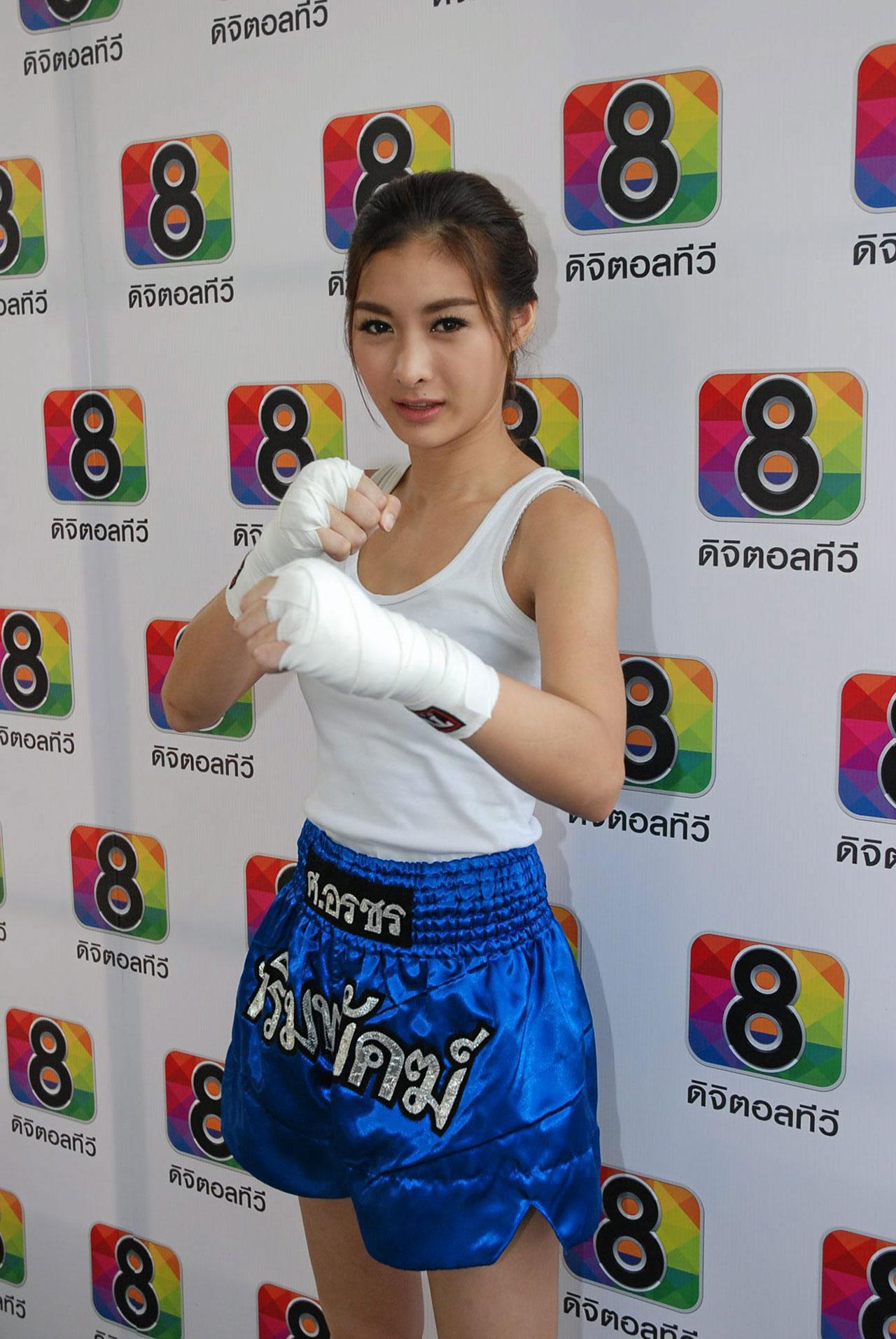 นางเอกโลโก้ช่อง 8