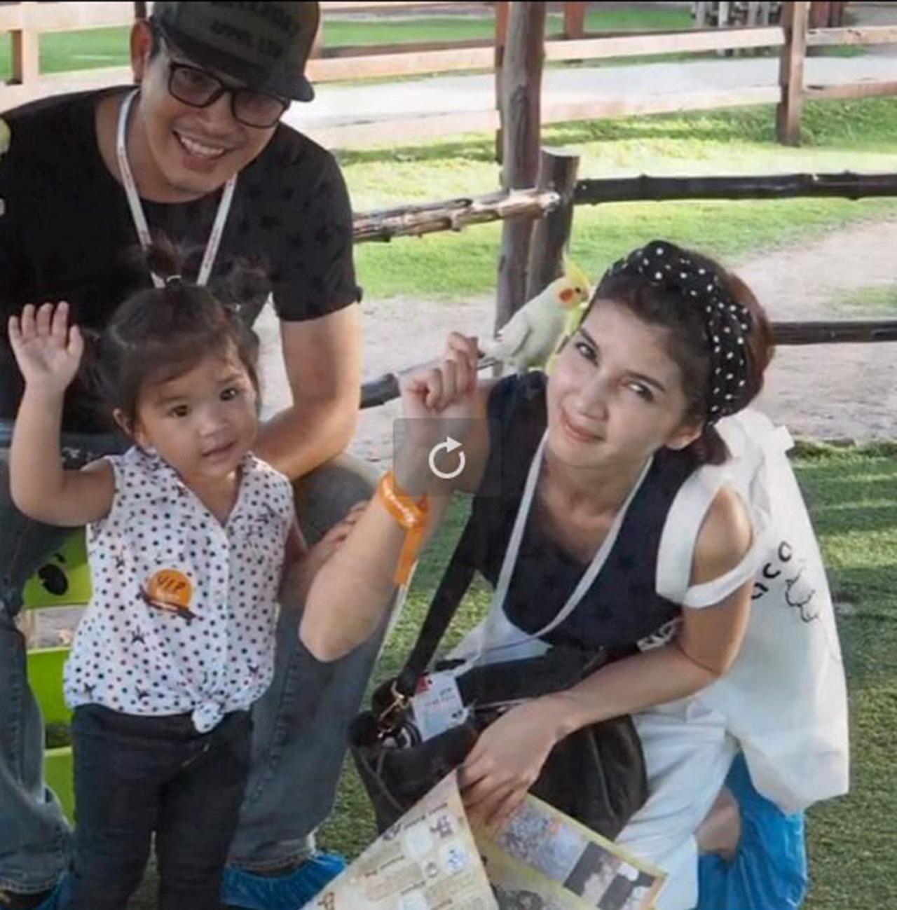 ครอบครัวอบอุ่น