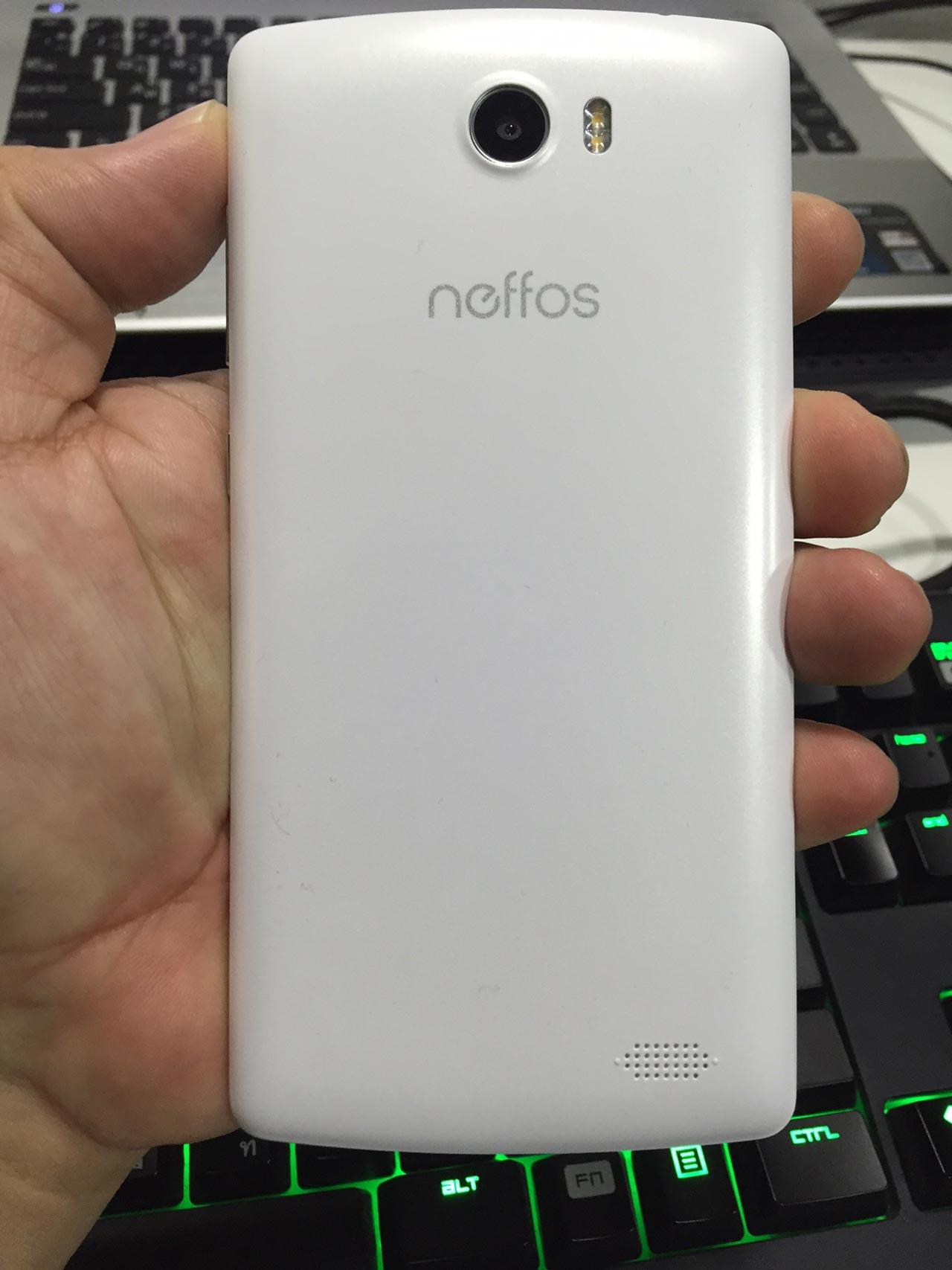 Neffos C5 ด้านหลัง