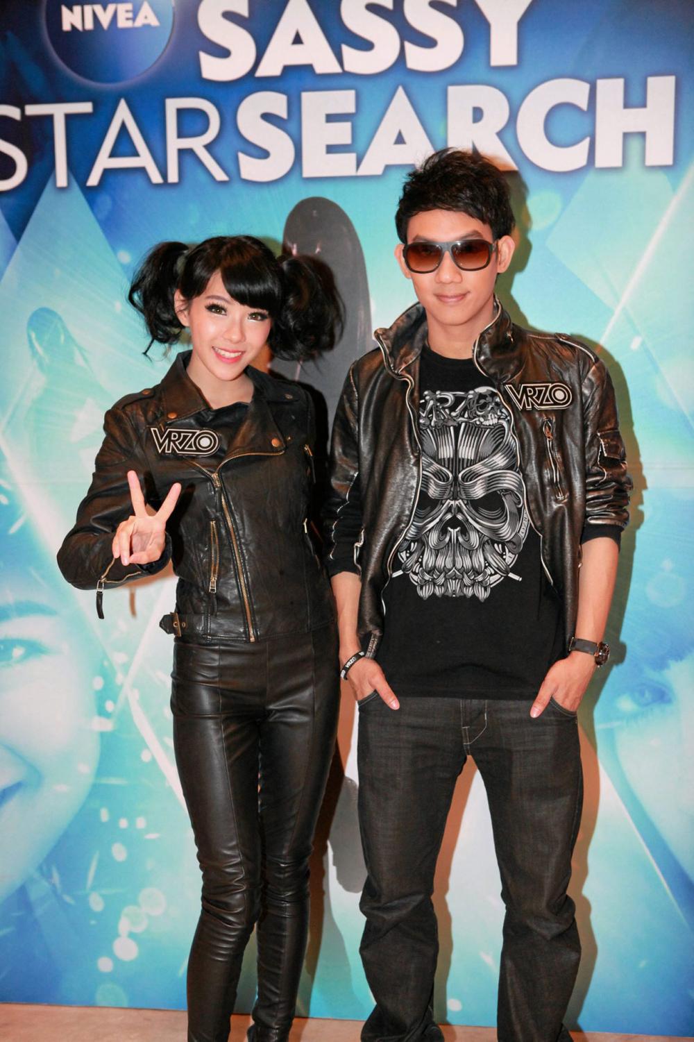 สมัยออกงานคู่กัน