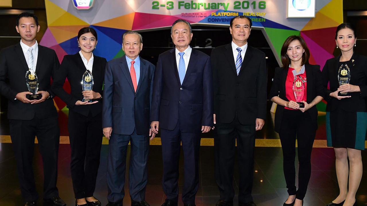 แสดงผลงาน อดิเรก ศรีประทักษ์ เปิดงาน “CPF CEO Awards 2015” เพื่อเปิดโอกาสให้บุคลากรทั้งในและต่างประเทศแสดงพลังความคิดสร้างสรรค์ผ่านผลงานนวัตกรรม โดยมี พงษ์ วิเศษไพฑูรย์ และ วิโรจน์ คัมภีระ มาร่วมงานด้วย ที่อิมแพ็ค เอ็กซิบิชั่น เซ็นเตอร์ เมืองทองธานี วันก่อน.