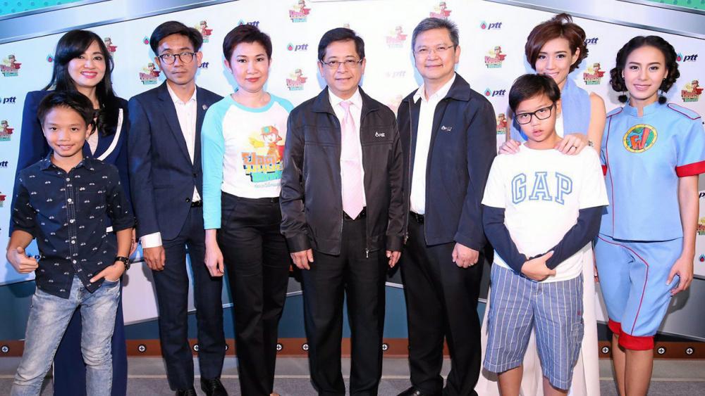 สนุกอีกแบบ เทวินทร์ วงศ์วานิช, ประเสริฐ สลิลอำไพ และ อัญชลี หวังวีระมิตร เปิดตัวรายการ “ยอดมนุษย์ฝึกหัด” ค่ายรู้รักษ์พลังงานเชิงสนุกสร้างสรรค์นอกห้องเรียน โดยมี ชลากรณ์ ปัญญาโฉม และ รถเมล์–คะนึงนิจ จักรสมิทธานนท์ มาร่วมงานด้วย ที่เซ็นทรัลเวิลด์ วันก่อน.